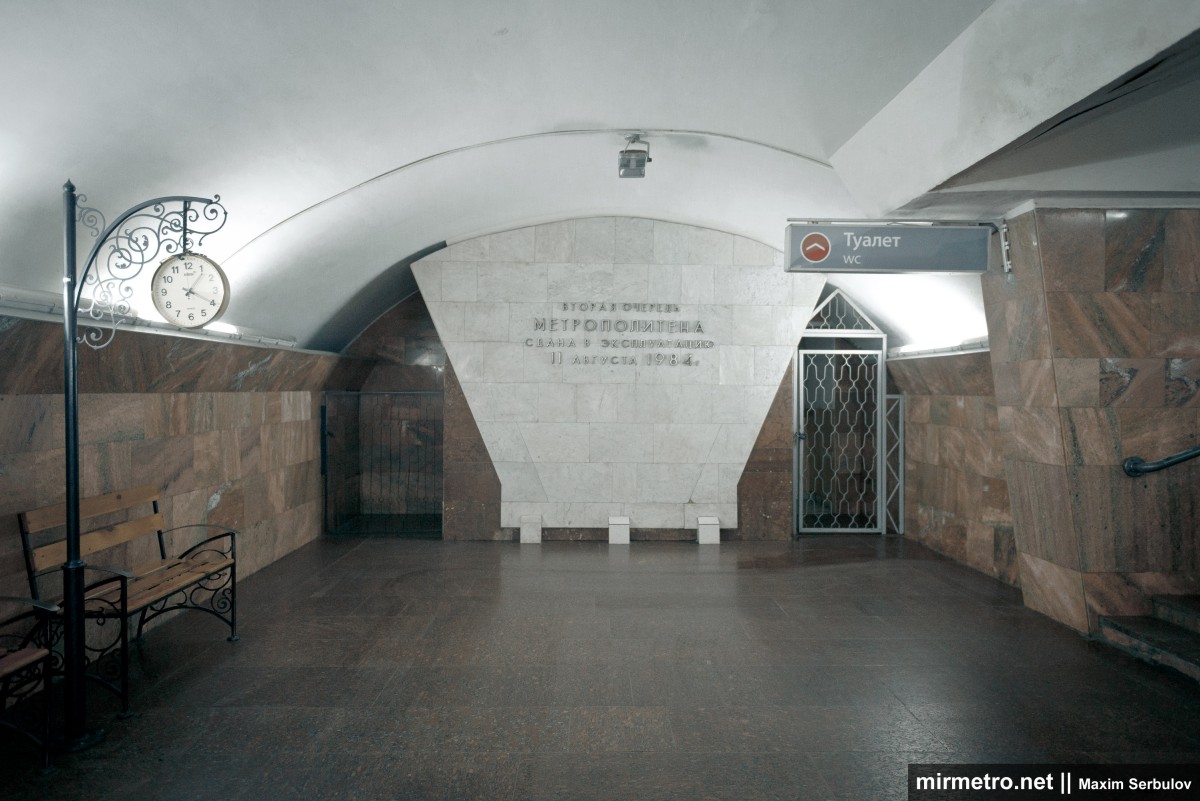 Станция метро «Площадь Конституции», переход