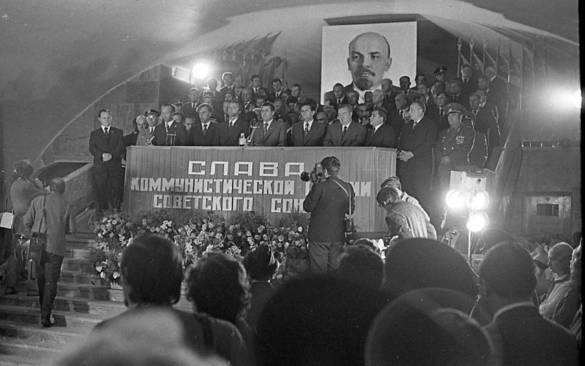 Станция метро «Турбоатом» (Московский проспект), митинг по случаю открытия