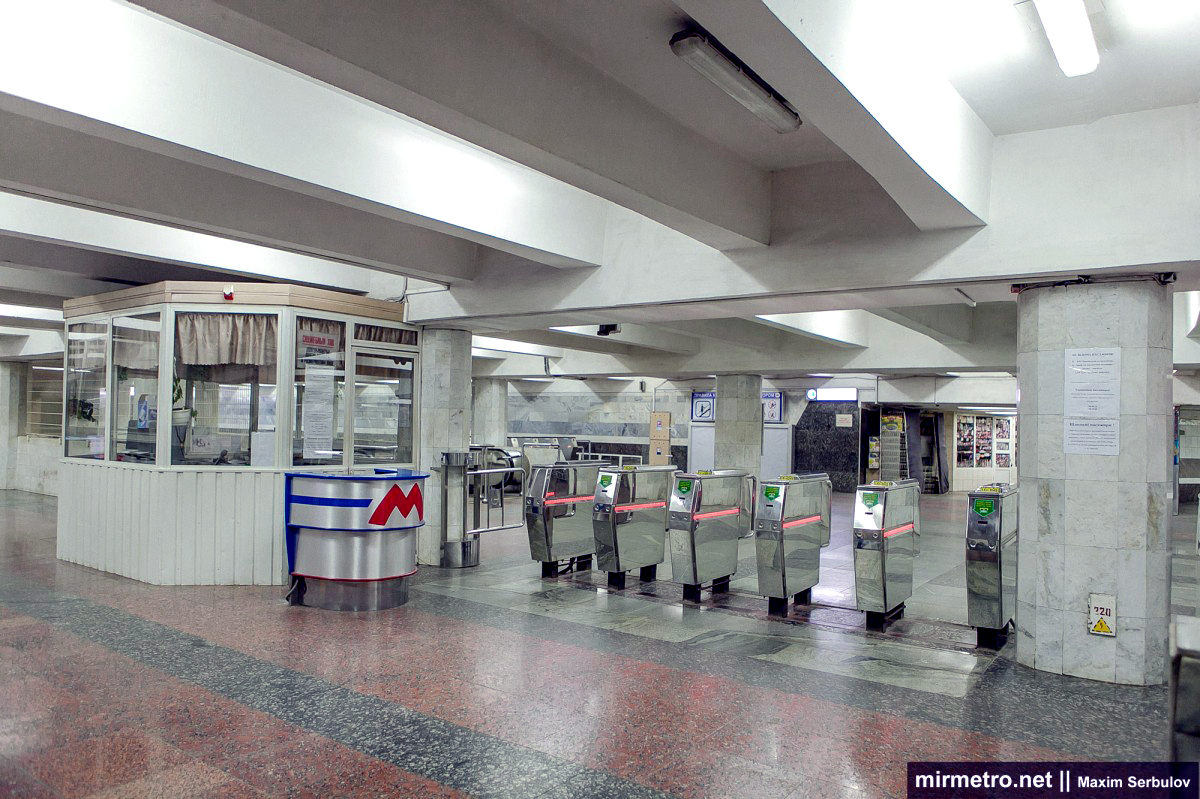 Станция метро «Метростроителей», Харьков, переход