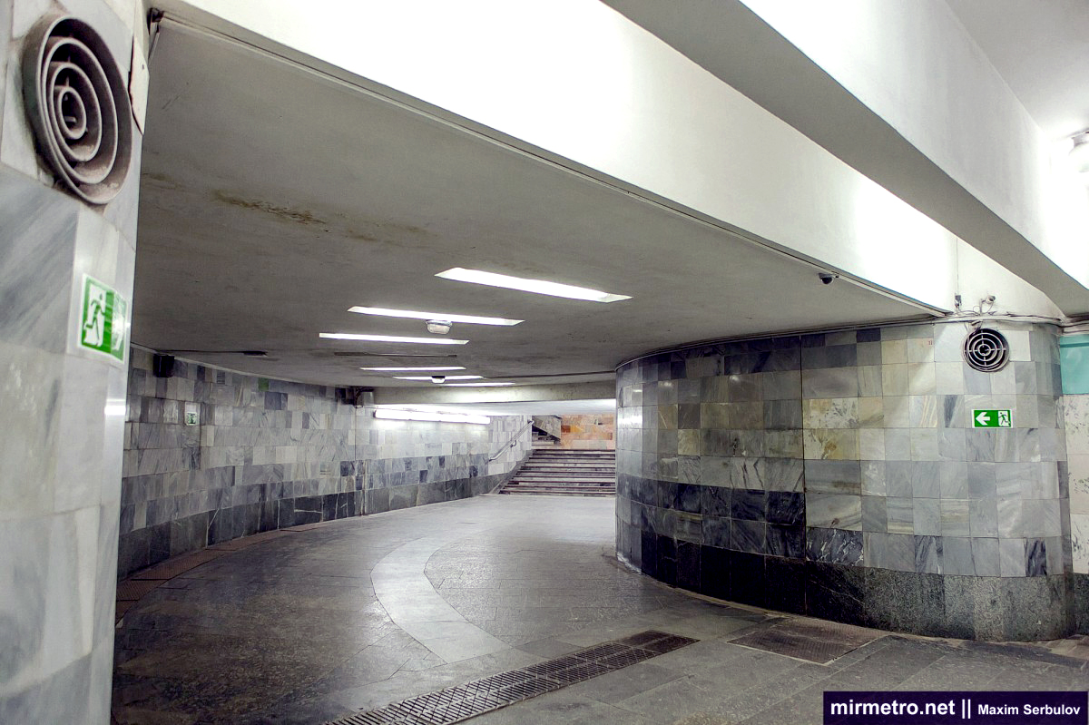 Станция метро «Метростроителей», Харьков, переход