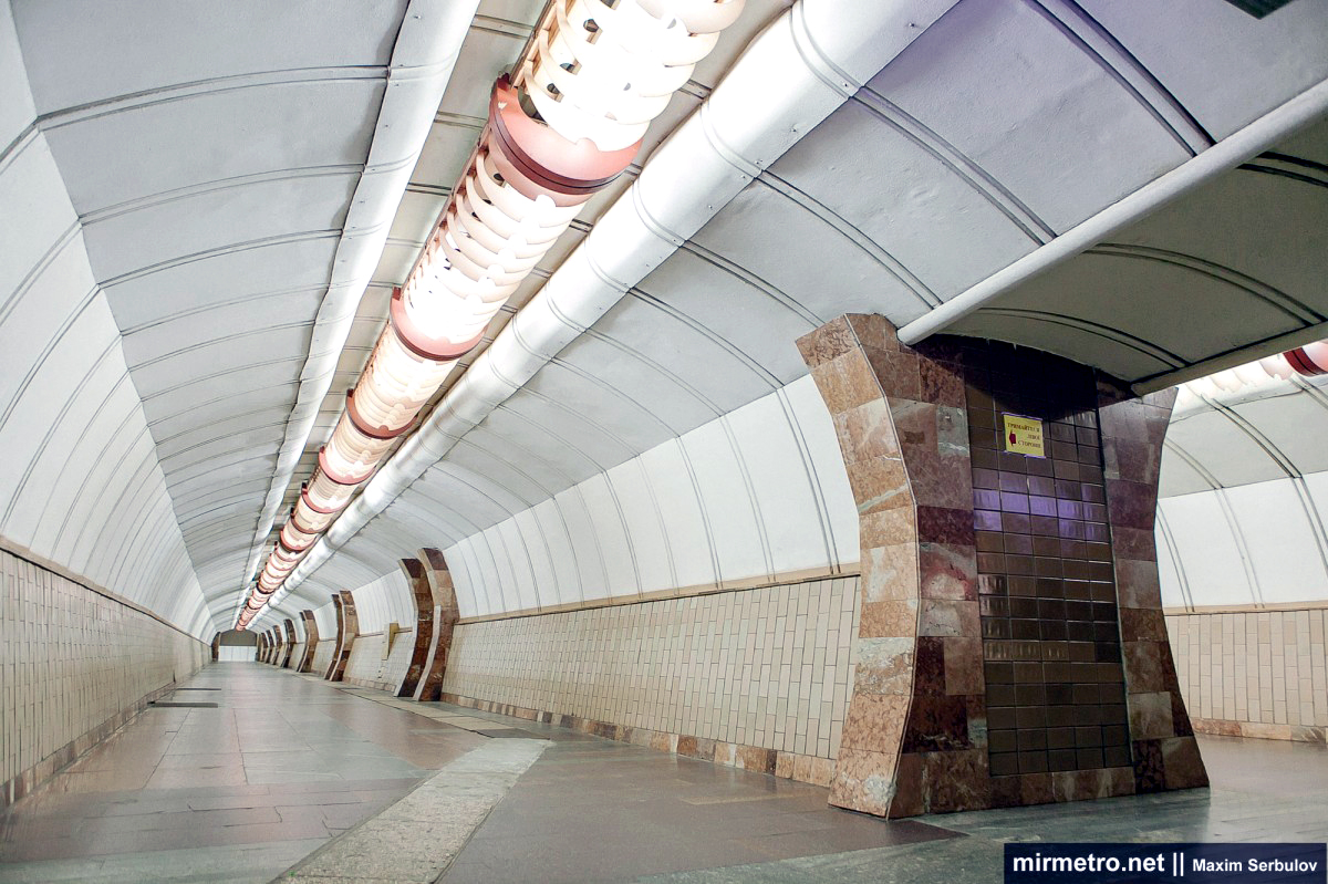Станция метро «Архитектора Бекетова», коридор