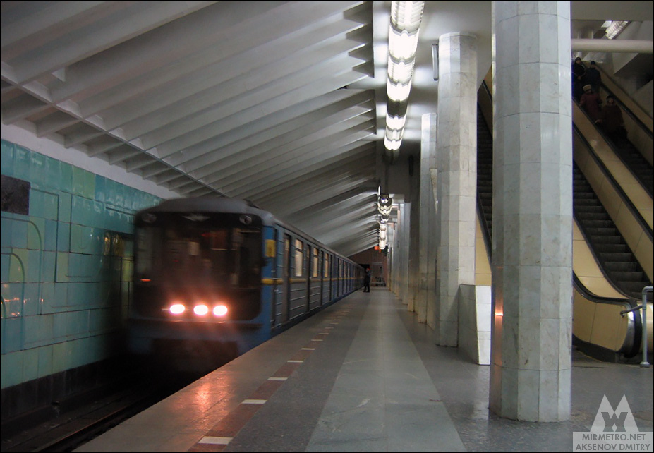 Станция метро «Метростроителей», Харьков